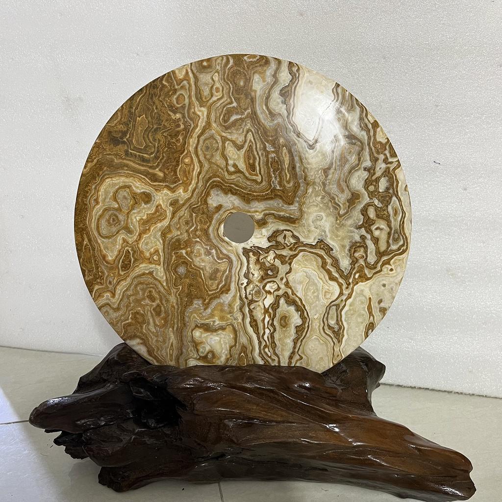 Đồng điếu, đồng điếu đá thật màu vàng vân đường kính 39 cm chân đế gỗ rừng cho mệnh Kim và Thổ