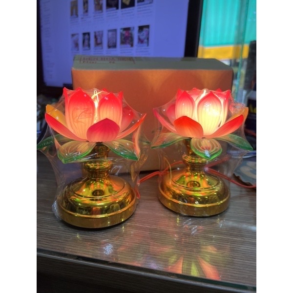 Set  2  đèn hoa sen  nhựa   để bàn thờ ,  7 màu rất đẹp  và  sang trọng giúp cho không gian thờ phụng trở nên sinh động và ấm áp hơn 