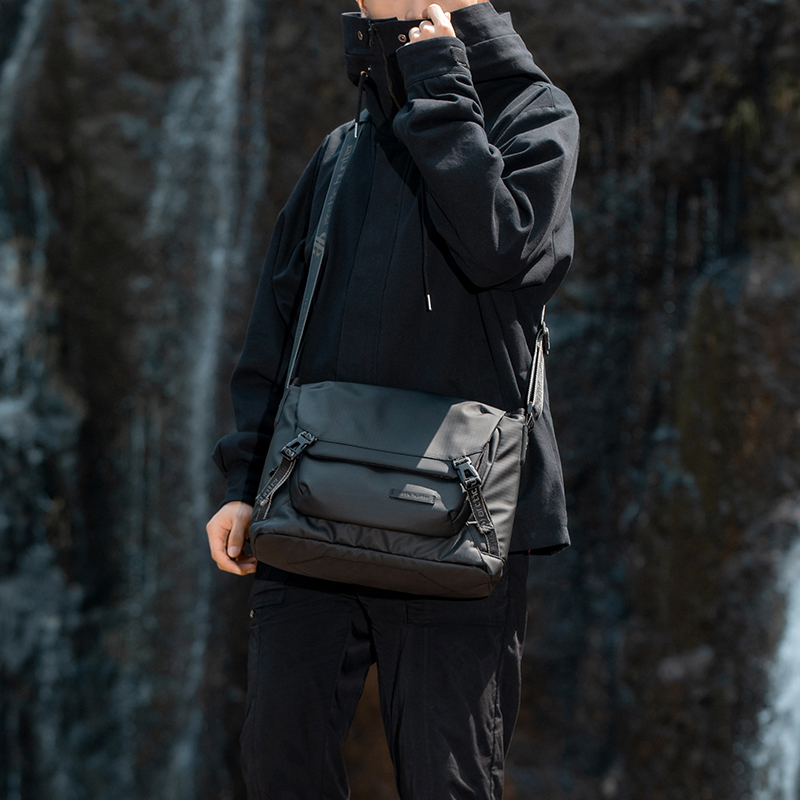 Túi đeo chéo du lịch Arctic Hunter chất liệu Oxford Fabric chống nước - K00528
