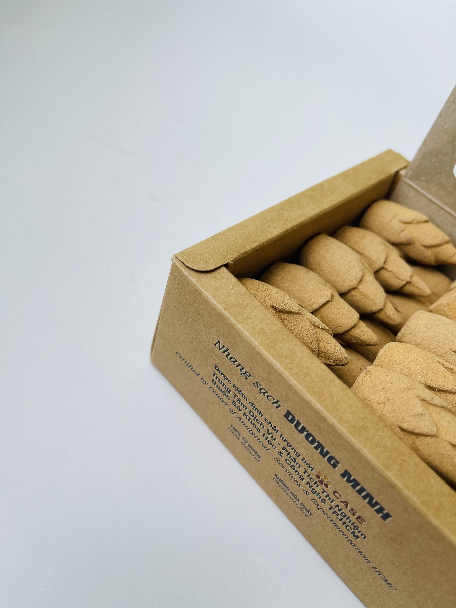 Hộp nụ Trầm Hương cao cấp Dương Minh 30 nụ khói tỏa ngược 100% trầm tự nhiên nụ thơm khói hương không hóa chất