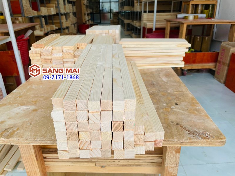 Thanh gỗ thông vuông 2cm x 2cm x dài 50cm + láng mịn 4 mặt