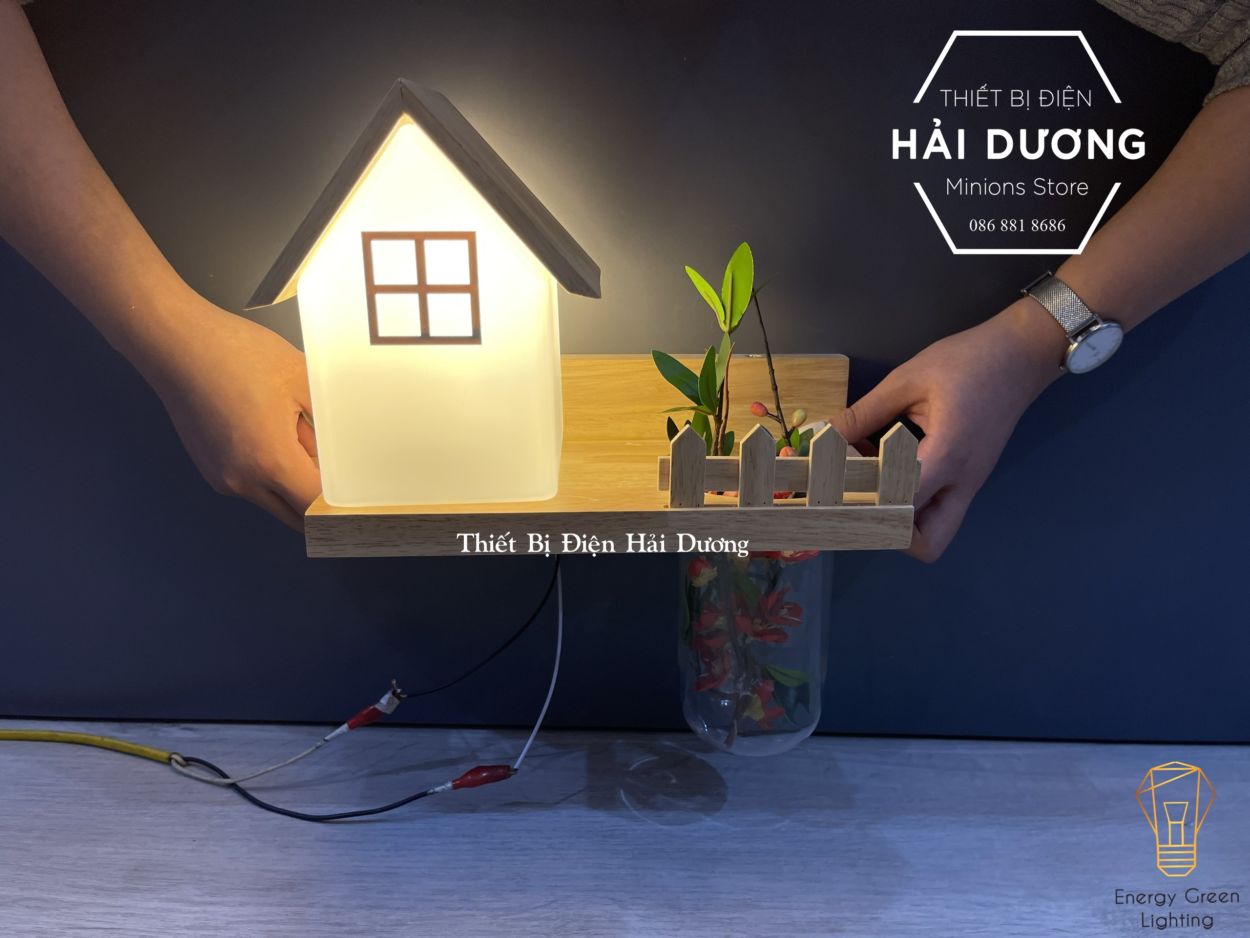Đèn Tường Kệ Gỗ Chao Thủy Tinh Hình Ngôi Nhà Hiện Đại DT-2732 - Trang Trí Căn Phòng - Đã Bao Gồm Bóng LED