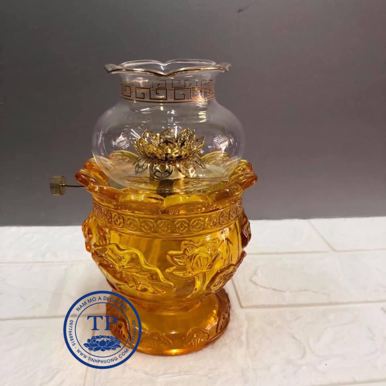 Đèn thờ đốt dầu - cao 17cm - thuỷ tinh cao cấp mẫu hoa sen nổi  HAN18427