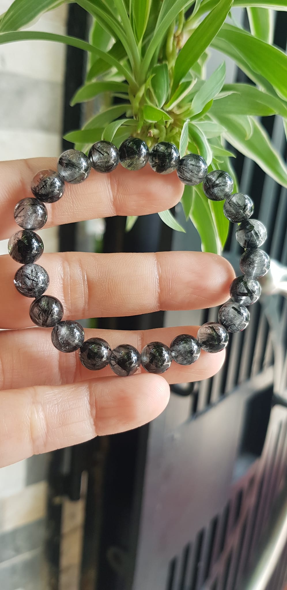 Vòng tay thạch anh tóc đen tự nhiên nữ size hạt 8mm màu đen trắng bóng đẹp hợp mệnh thủy mệnh Mộc đeo đẹp may mắn hợp mệnh tuổi tốt sức khỏe công việc ạ