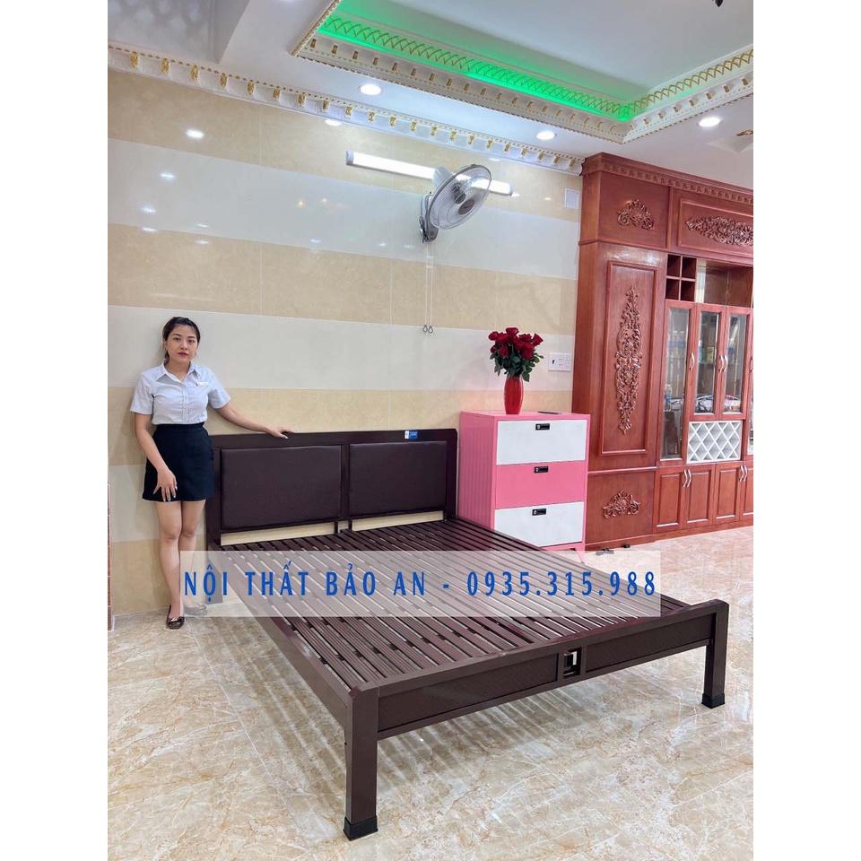 Giường sắt khung hộp kiểu mới bọc simili - Kích thước 1m6x2m