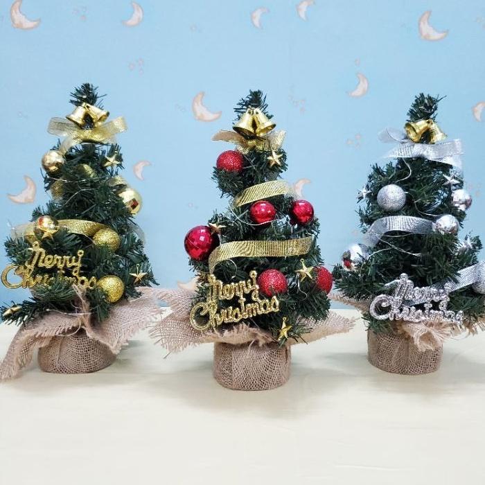 Cây thông noel nhí để bàn C29 kèm đèn trang trí giáng sinh