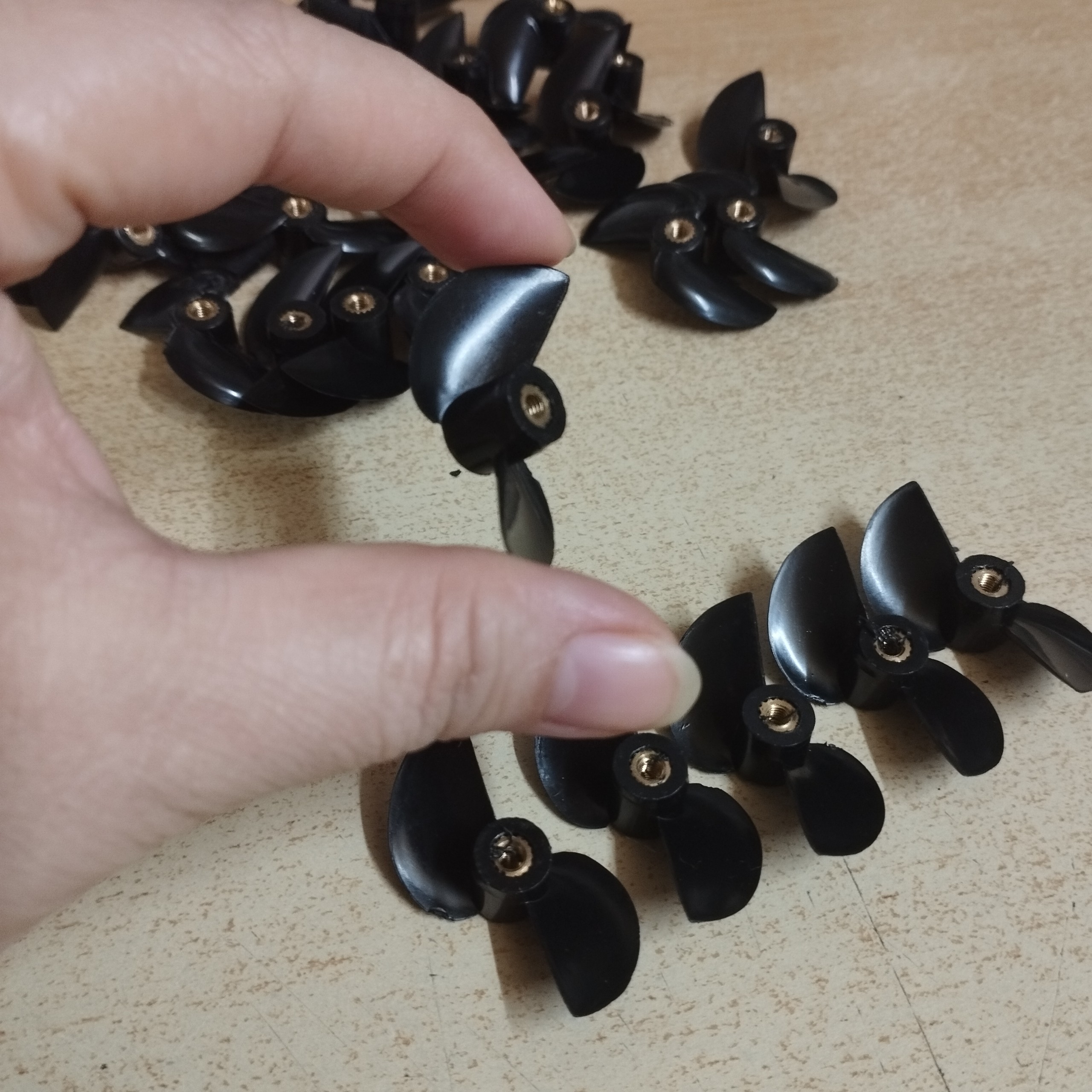 Chân vịt có ren xoắn đường kính 36mm trục 3mm dùng để thay thế hoặc chế tạo