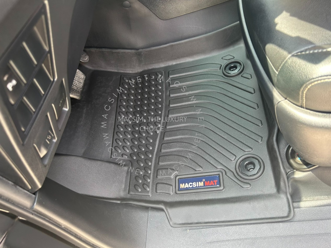 Hàng loại 2 Thảm lót sàn xe ô tô Toyota Fortuner/ Innova 2017-nay Nhãn hiệu Macsim chất liệu nhựa TPE