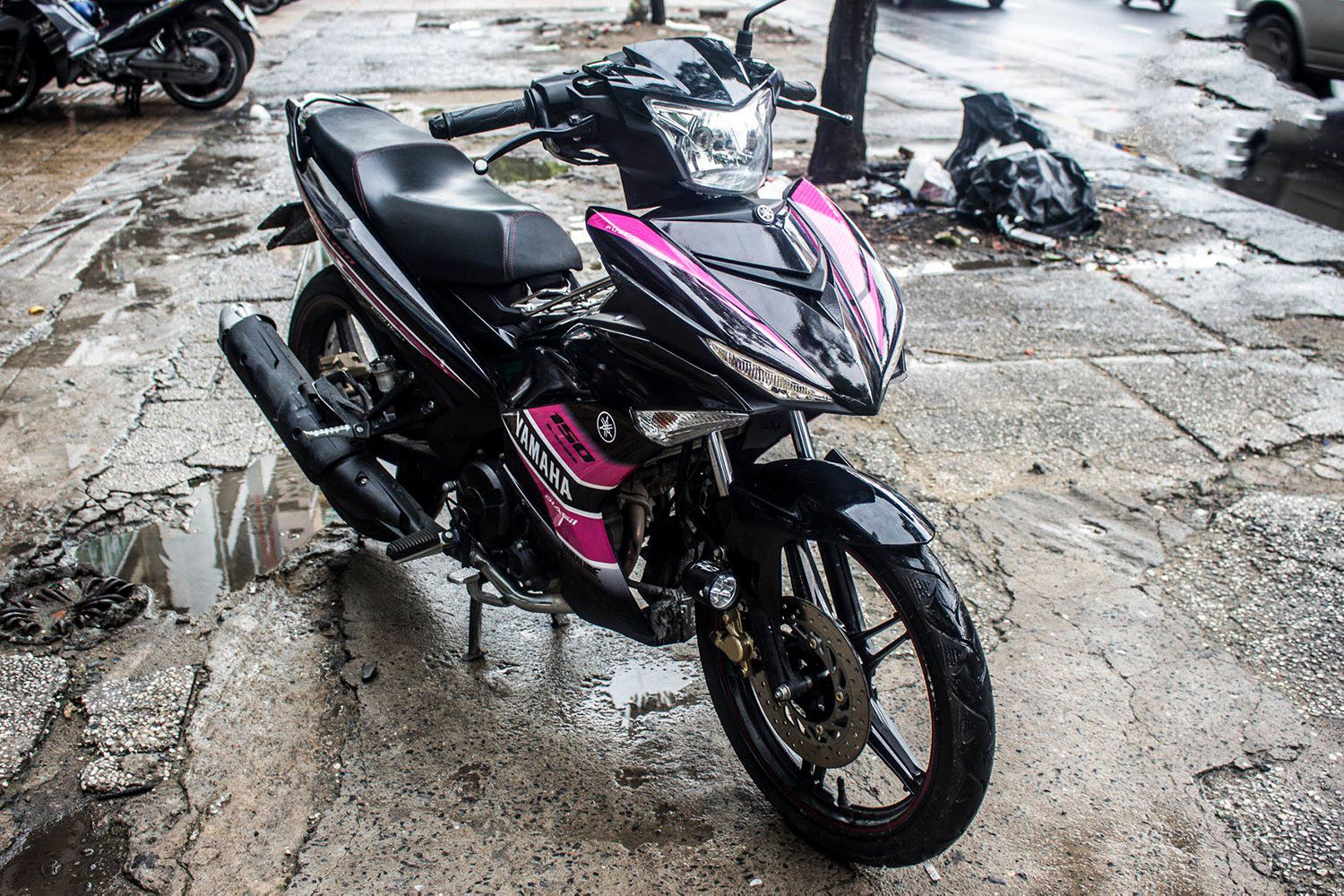 Tem trùm Exciter 150 Black Pink