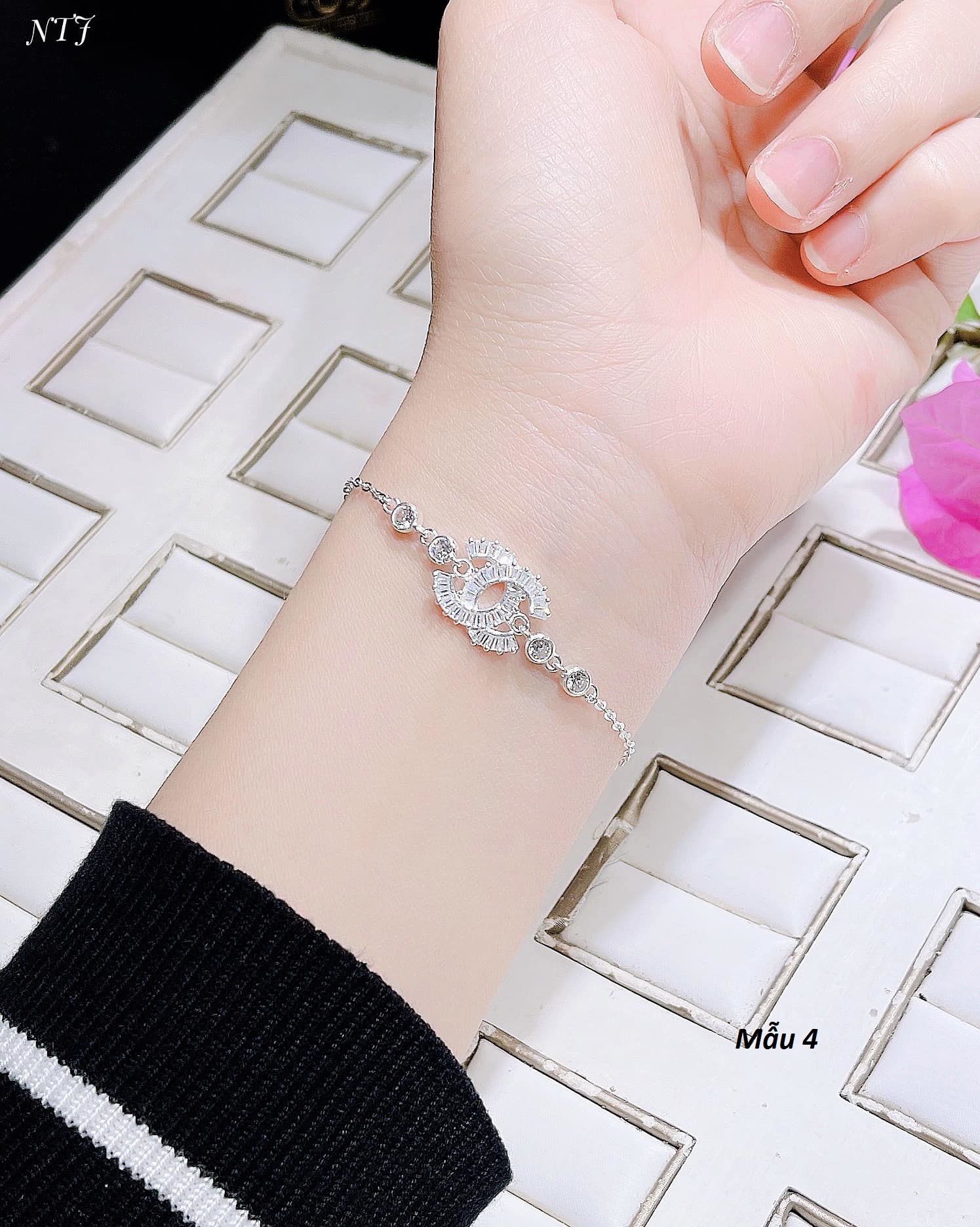 Lắc tay nữ thời trang chất liệu bằng bạc s925 MS085t