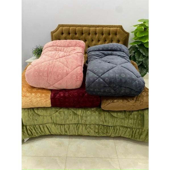 Chăn Lông Cừu Mẫu Mới Hoạ Tiết Chữ Vạn nặng ~3,3kg