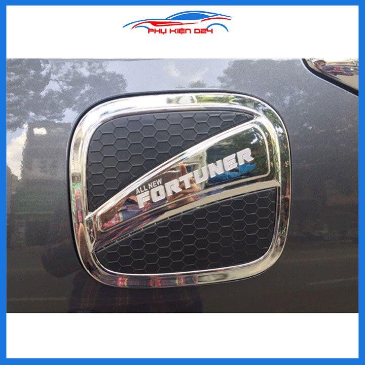 Ốp nắp bình xăng Fortuner 2017-2018-2019-2020-2021 nhựa đen chống trầy trang trí ô tô