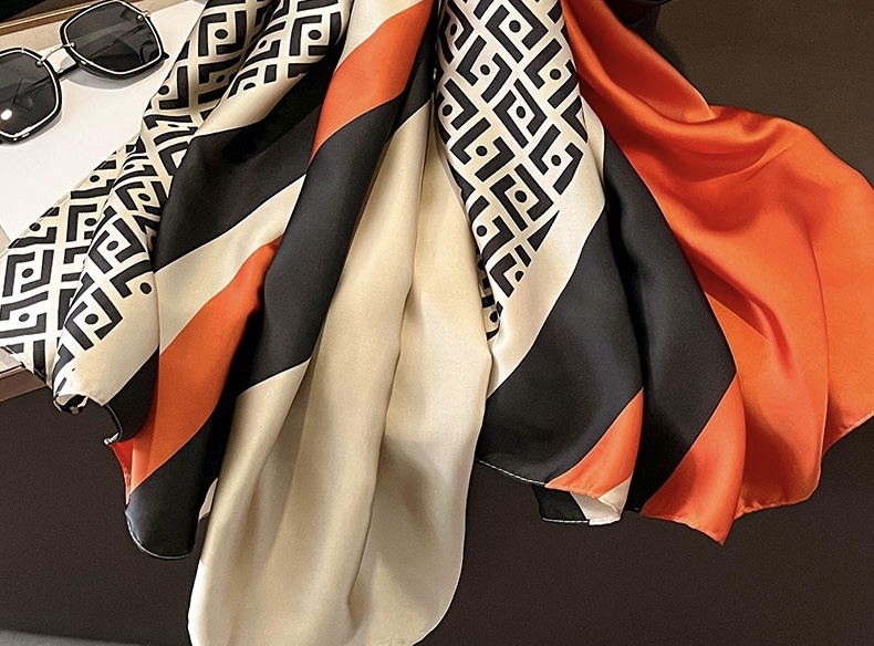 KHĂN CHOÀNG LỤA DÁNG DÀI CỰC SANG PHONG CÁCH TÂY ÂU SANG XỊN MỊN MÃ 08