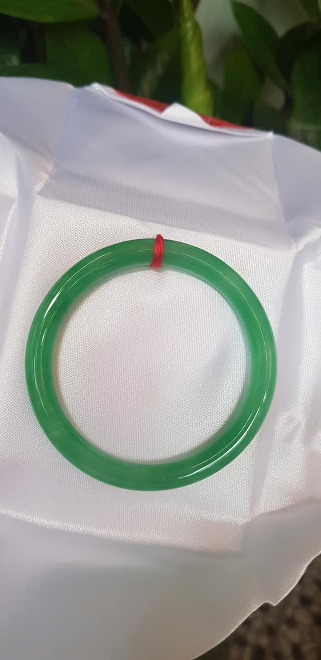 Vòng cẩm thạch Đậu Lý AI CN 53mm Ni 53mm x cọng 7mm Màu xanh Ngọc Đậm đều bóng đẹp xinh xắn Hợp Nữ mệnh Mộc mệnh Hỏa mệnh Thủy 52kg-56kg đeo đẹp ạ