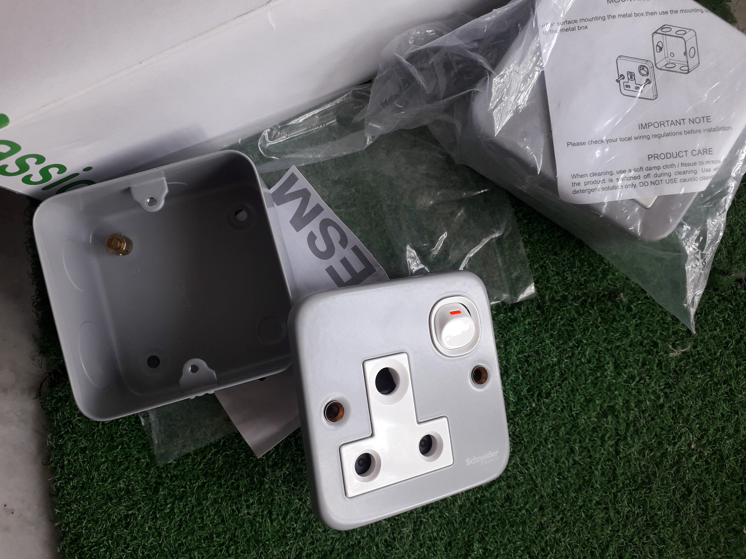 Công tắc ổ cắm EMS15-15 13A Series S30 Schneider