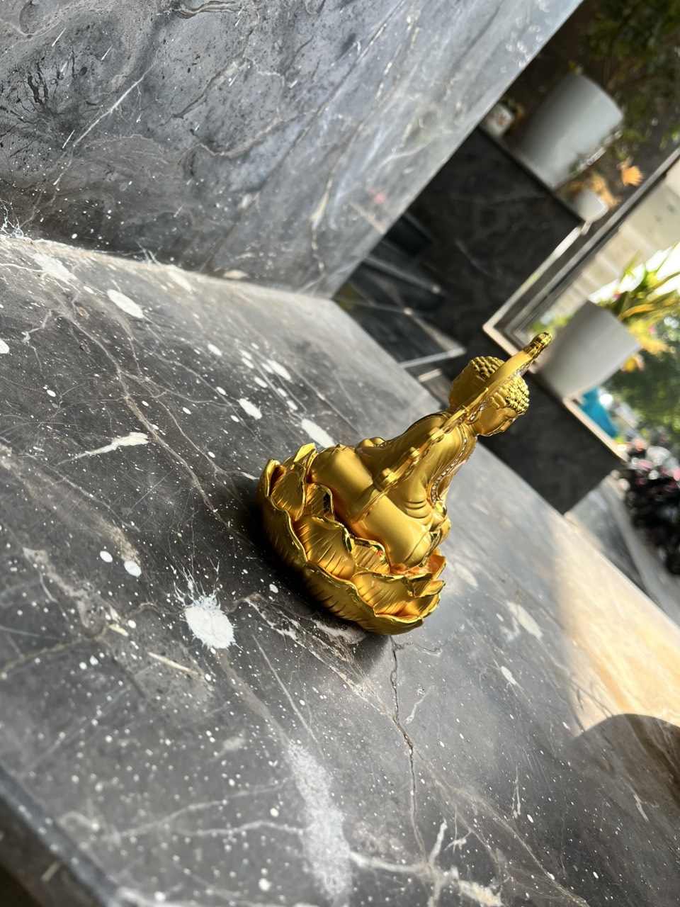 Tượng Phật Tổ Như Lai Dát Vàng Để Xe Ô tô tặng kèm nước hoa
