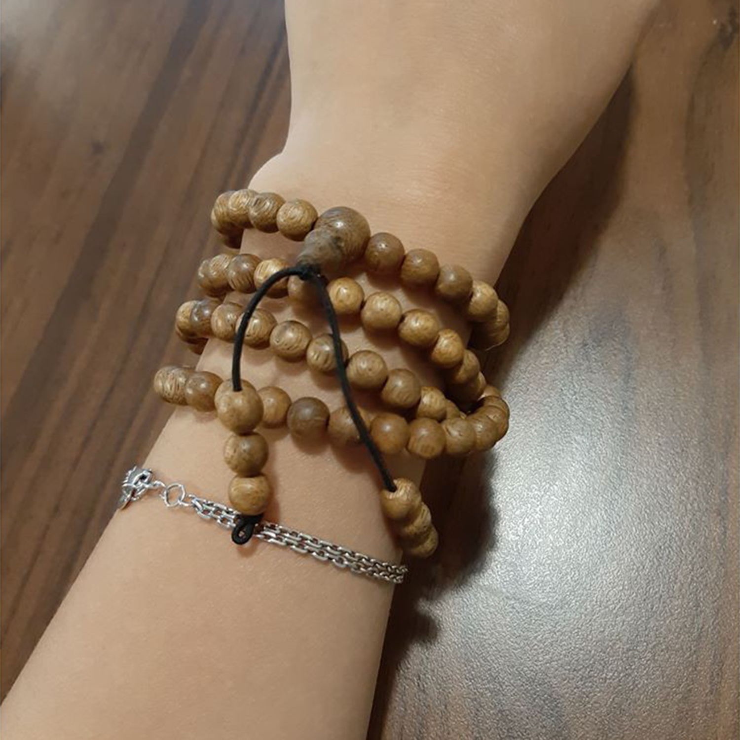 Vòng Tay Trầm Hương tự nhiên 108 hạt Màu gỗ
