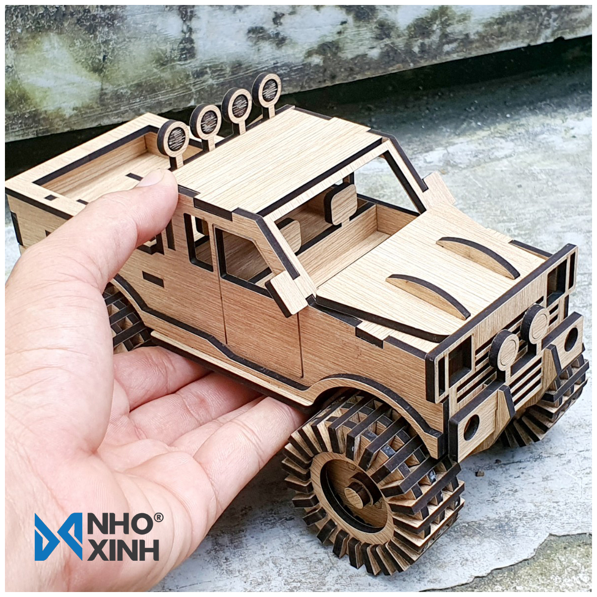 Mô hình gỗ xe Hummer - xế khủng địa hình, Nhãn hiệu Nhỏ &amp; Xinh, xuất xứ Việt Nam, trang trí không gian làm việc, không gian giải trí, thích hợp làm quà tặng, quà lưu niệm cho bạn bè và trẻ em