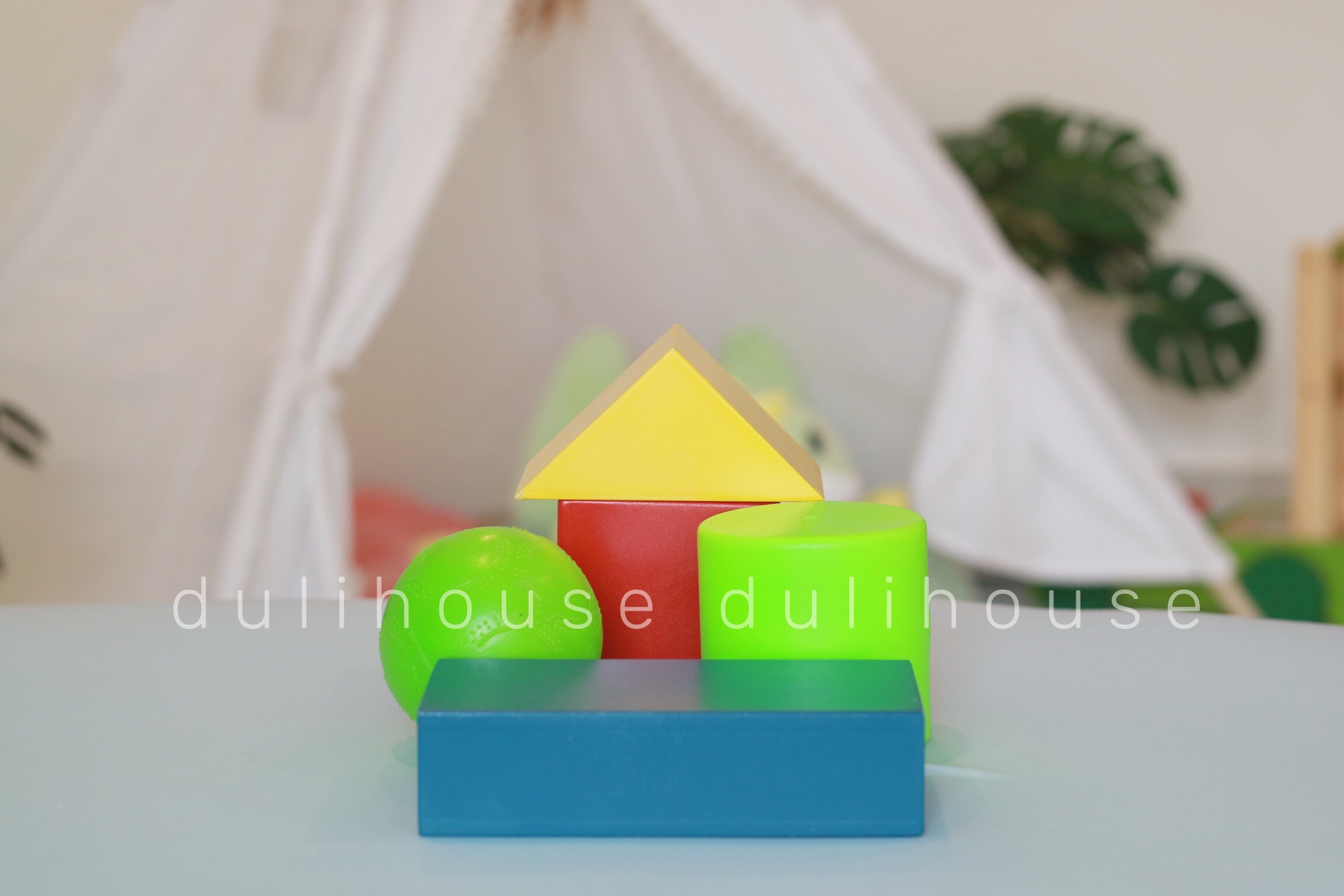 Bộ 5 hình khối với 5 màu sắc cơ bản cho giai đoạn làm quen và ghi nhớ ban đầu của bé - Sản xuất tại Việt Nam