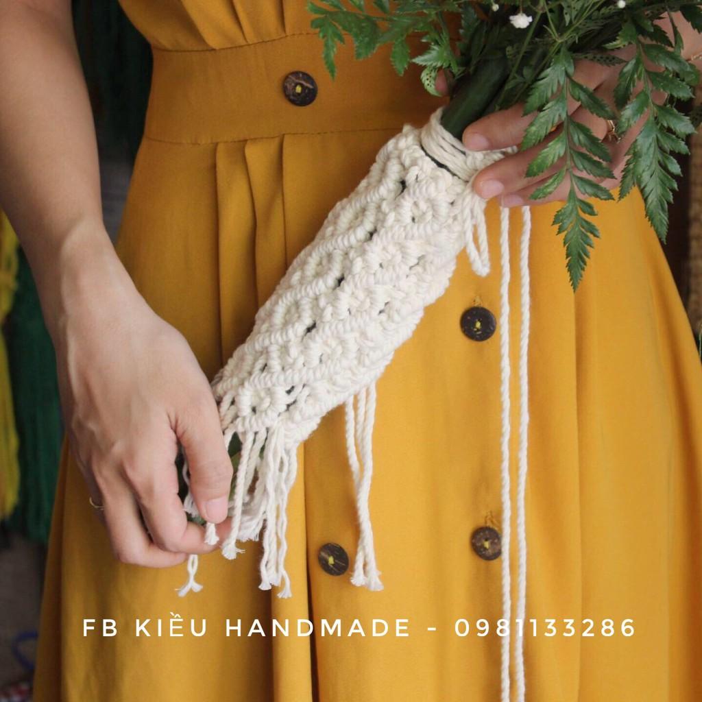 Bọc hoa cầm tay cô dâu macrame - ảnh thật