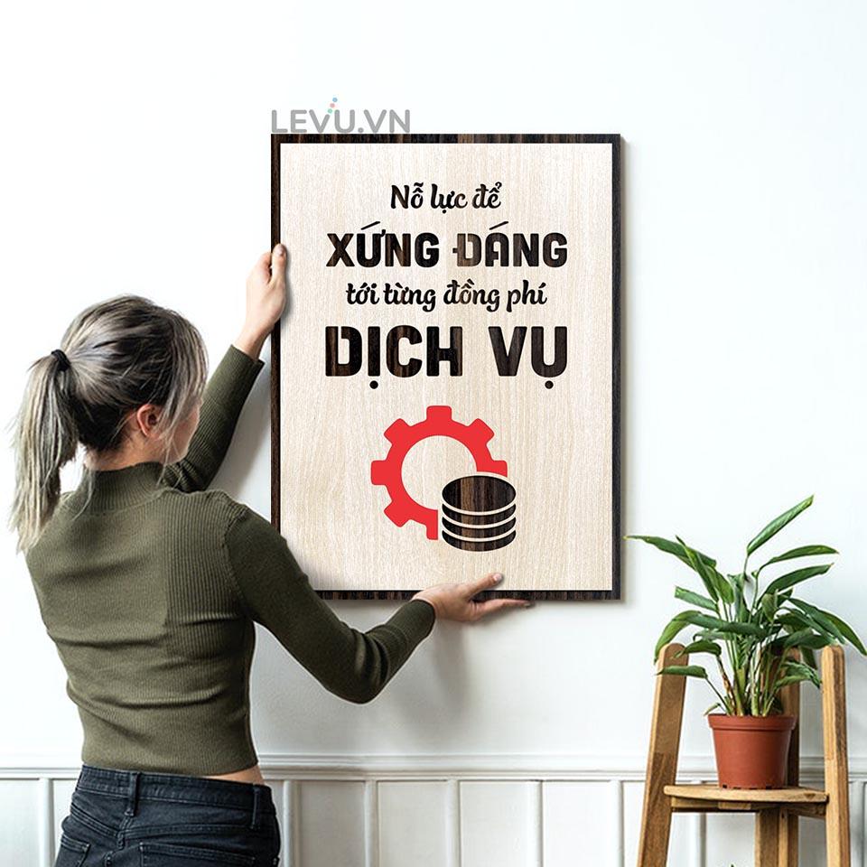 Tranh khẩu hiệu văn phòng LEVU LV087 "Luôn nỗ lực xứng đáng với từng đồng phí dịch vụ"