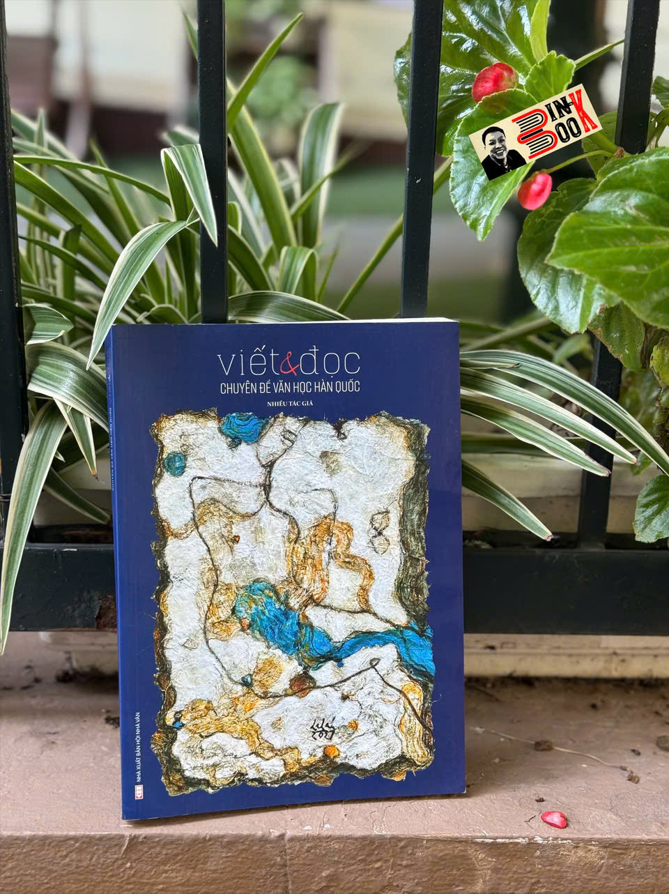 VIẾT VÀ ĐỌC - CHUYÊN ĐỀ VĂN HỌC HÀN QUỐC –  Nhiều tác giả - NXB Hội Nhà Văn