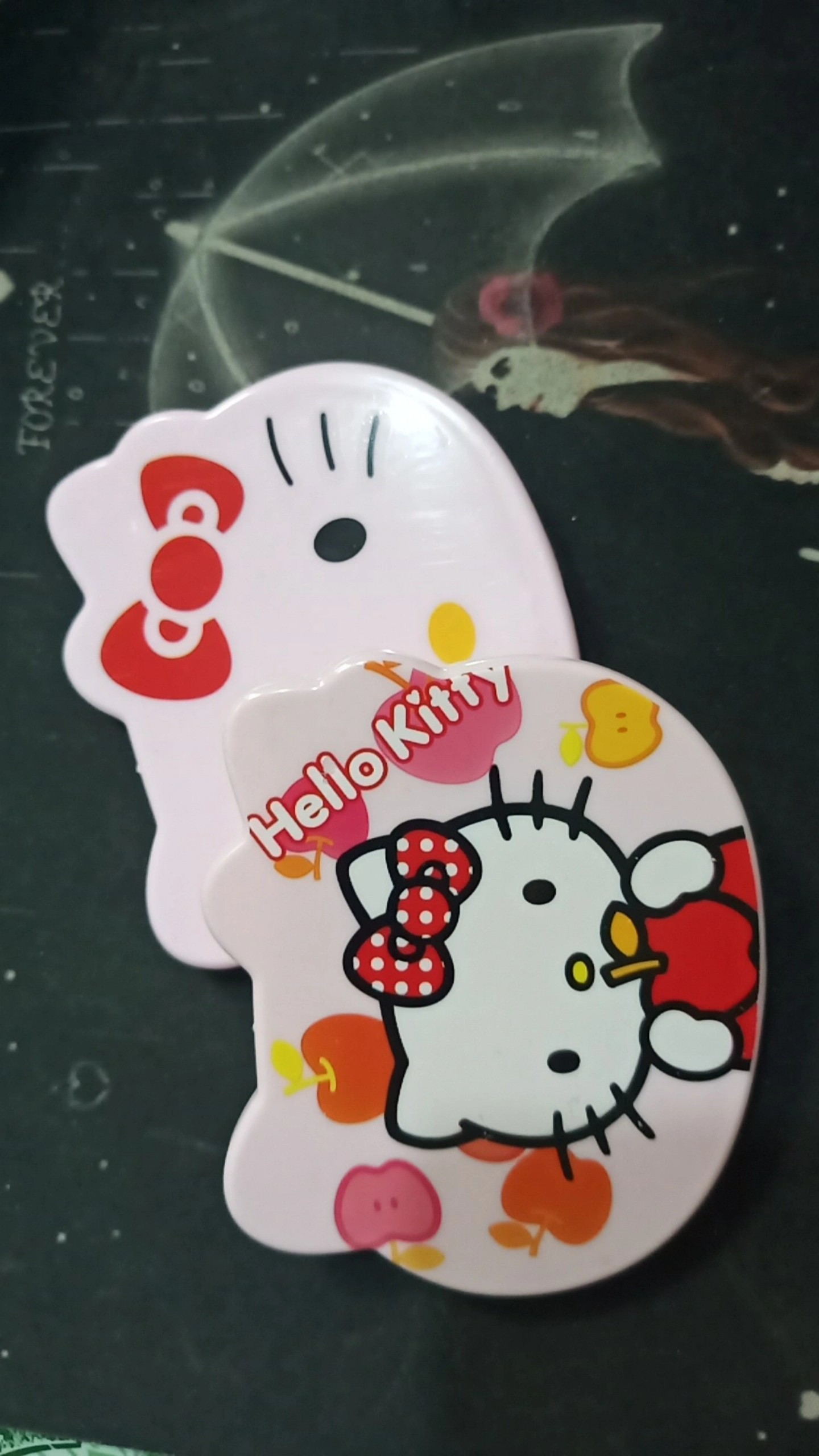 Gương lược bỏ túi mini Hello Kitty (giao màu ngẫu nhiên)