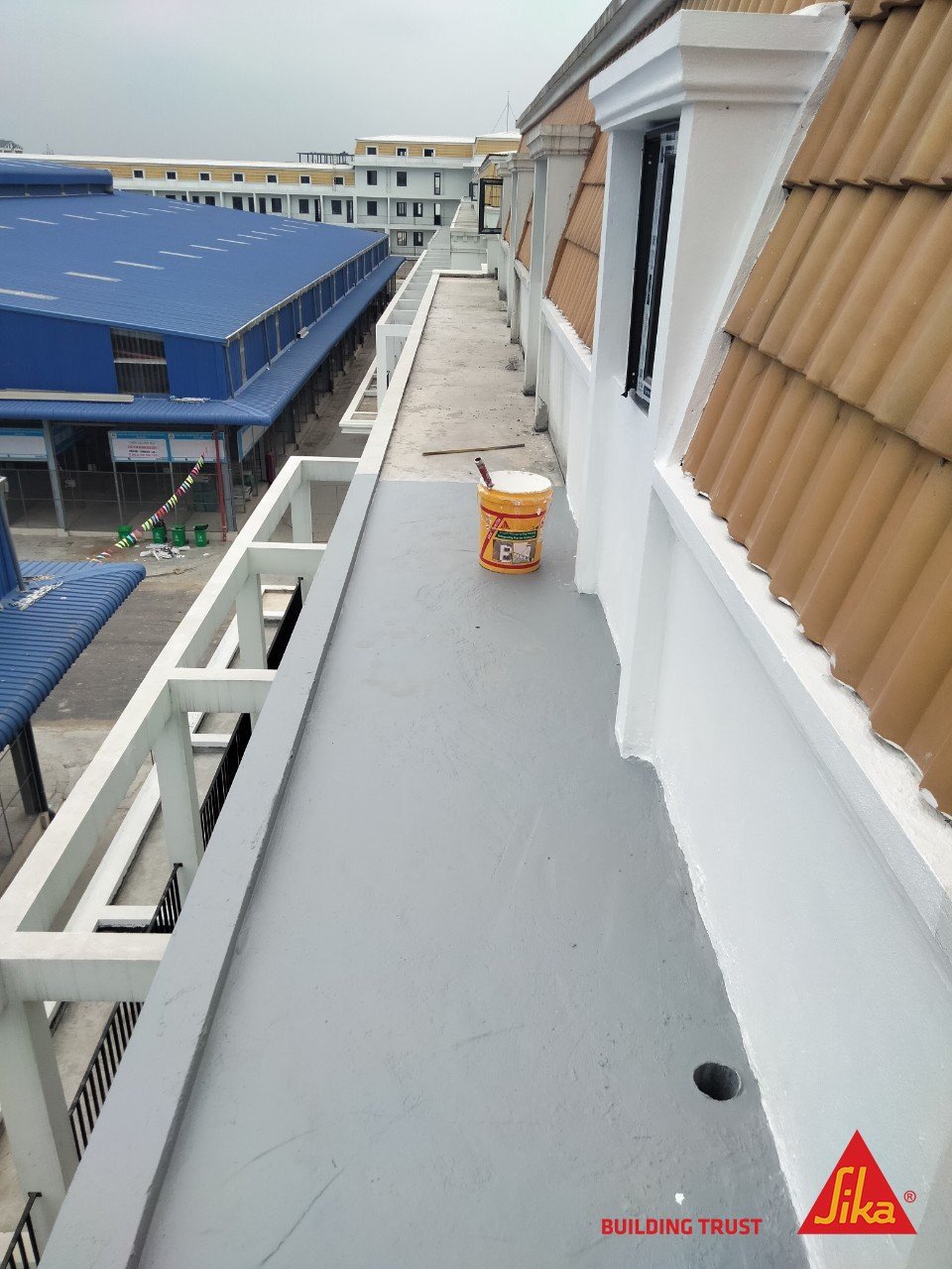 Sơn chống thấm vách tường ngoài trời, chống thấm máng xối lộ thiên-Sika RainTile Grey