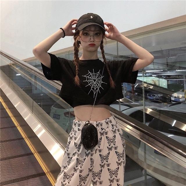 Áo Croptop Cổ Tròn Form Rộng Thêu Hình Mạng Nhện