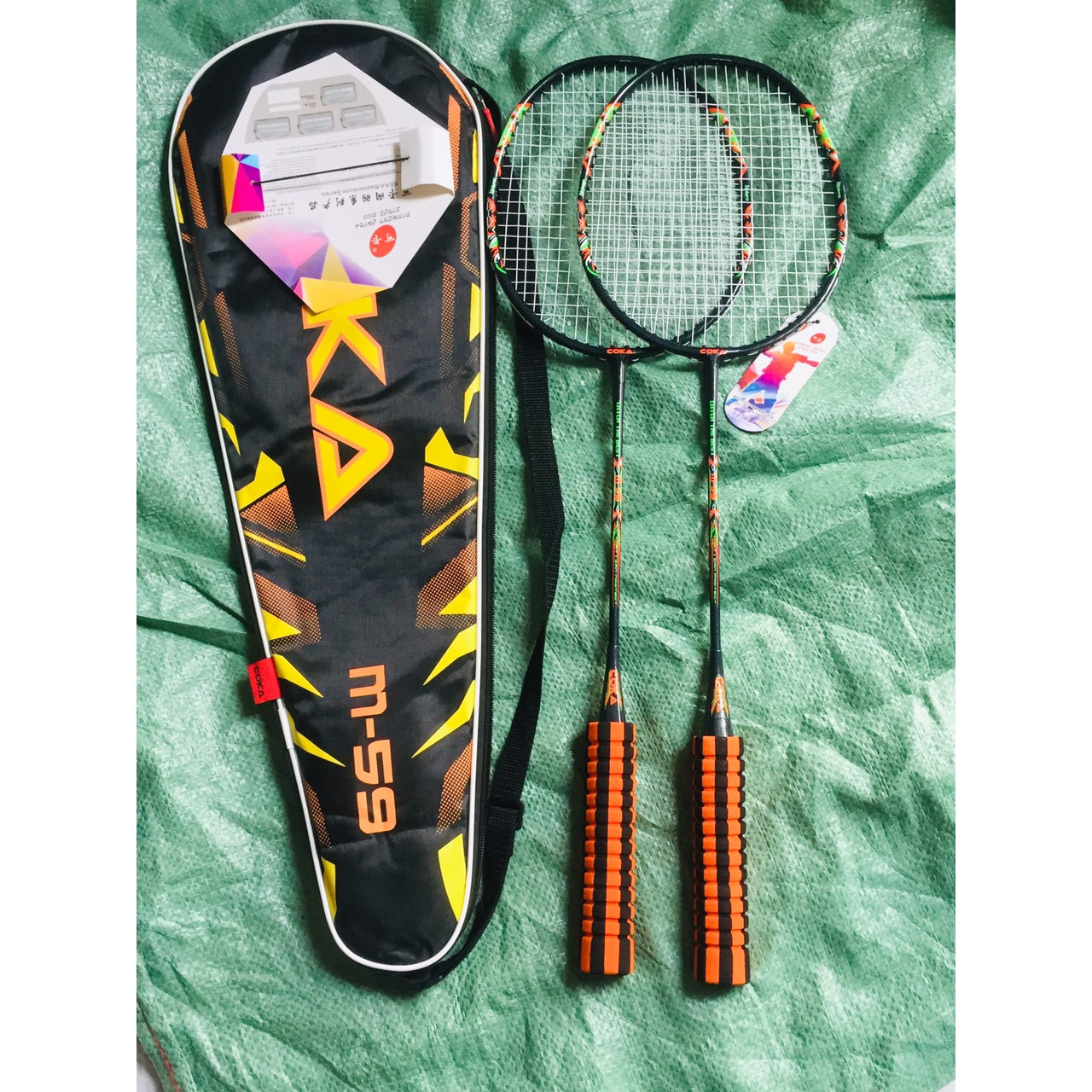 vợt cầu lông M59 màu đen cam có tay cầm bằng mút siêu êm