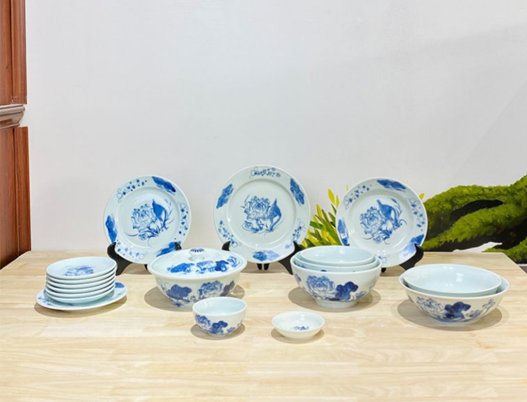 BỘ BÁT ĐĨA MEN LAM VẼ SEN .