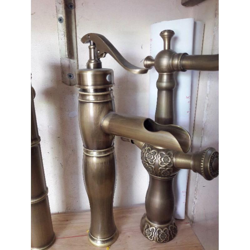 Vòi lavabo nóng lạnh cổ điển