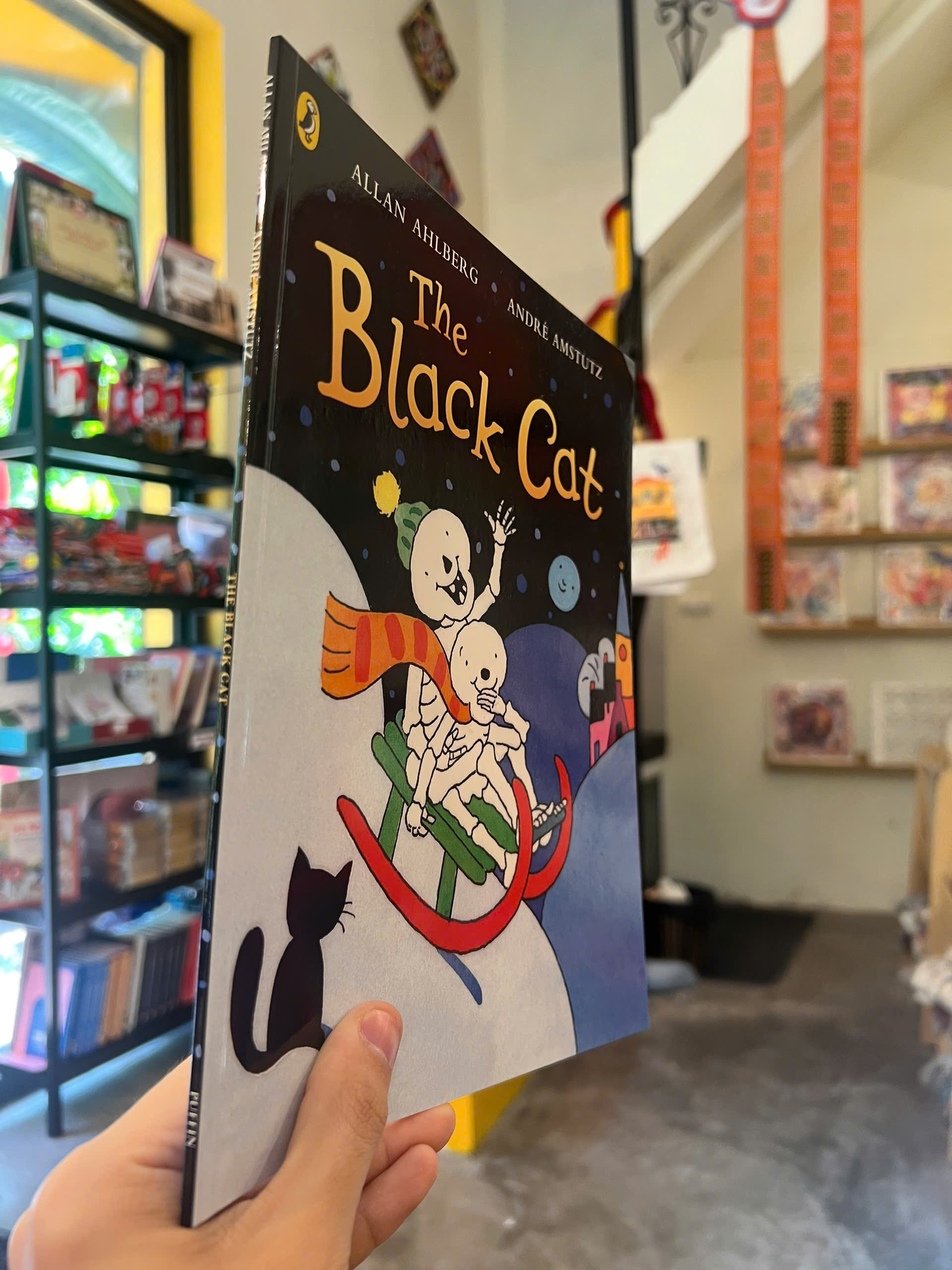 Sách - The Black Cat (Funnybones Series) | Childrens Picture Book / Ngoại văn Thiếu nhi Nhập khẩu UK