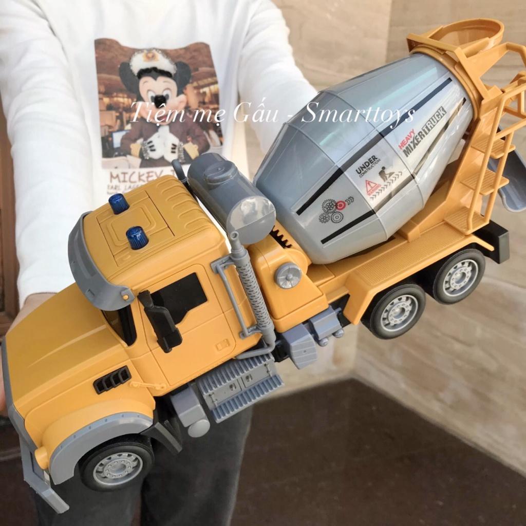 ĐỒ CHƠI XE TRỘN BÊ TÔNG CEMENT MIXER TRUCK ĐIỀU KHIỂN 4 CHIỀU BỒN XOAY 360 ĐỘ CÓ ĐÈN, PIN SẠC