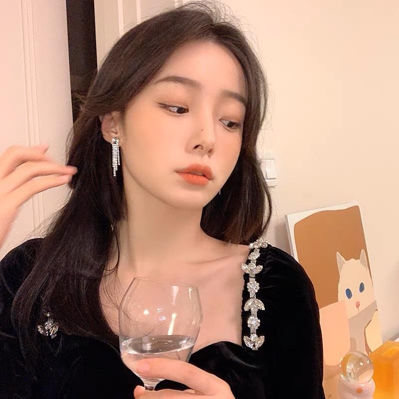 Hoa tai đính đá dáng dài nữ tính - Arora boutique