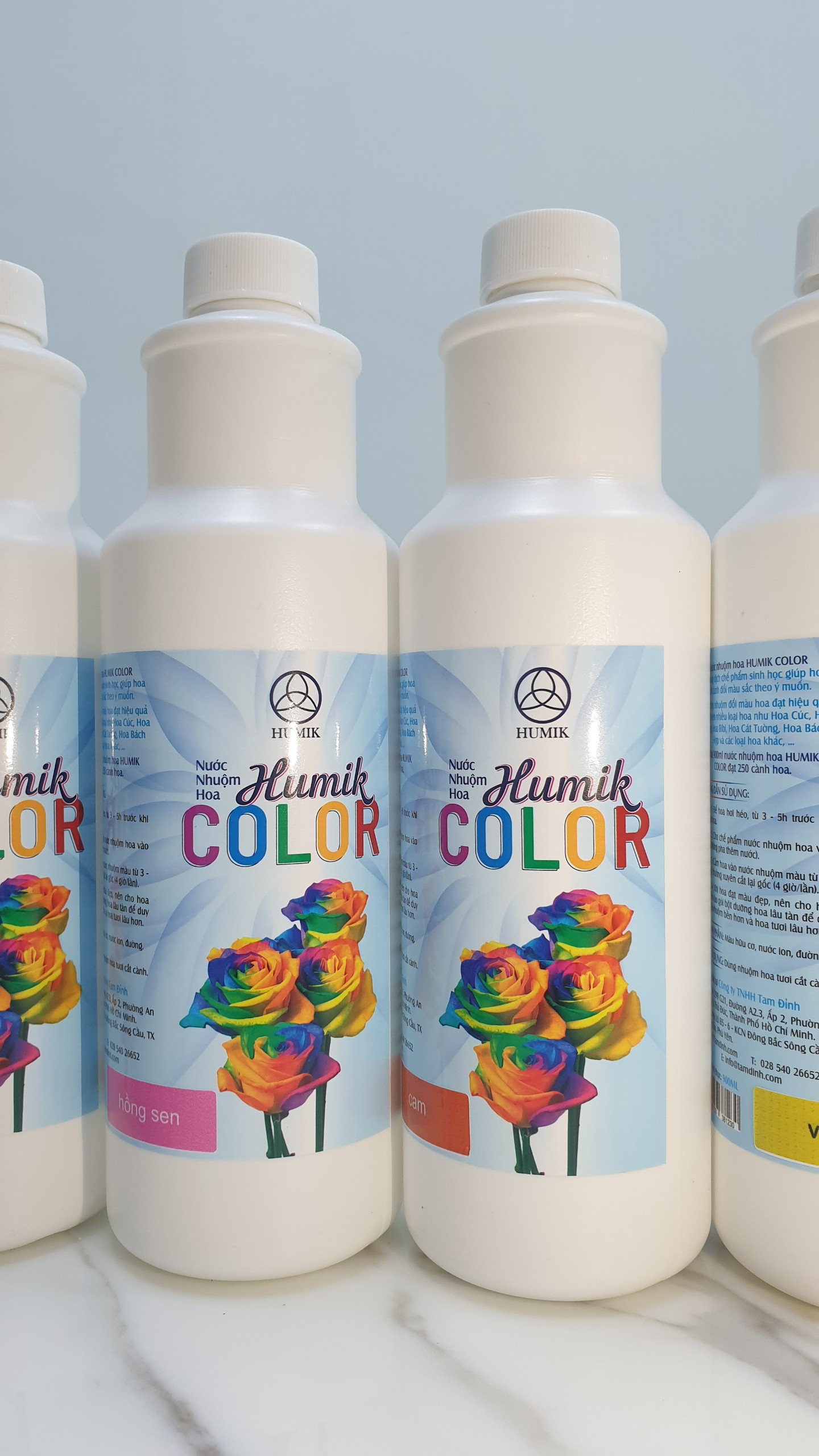 NƯỚC NHUỘM HOA TƯƠI HUMIK COLOR CHAI 900ML ĐỔI 10 MÀU KHÁC NHAU ( TẶNG KÈM 10 GÓI NƯỚC CẮM HOA CHO MỖI CHAI 900ML