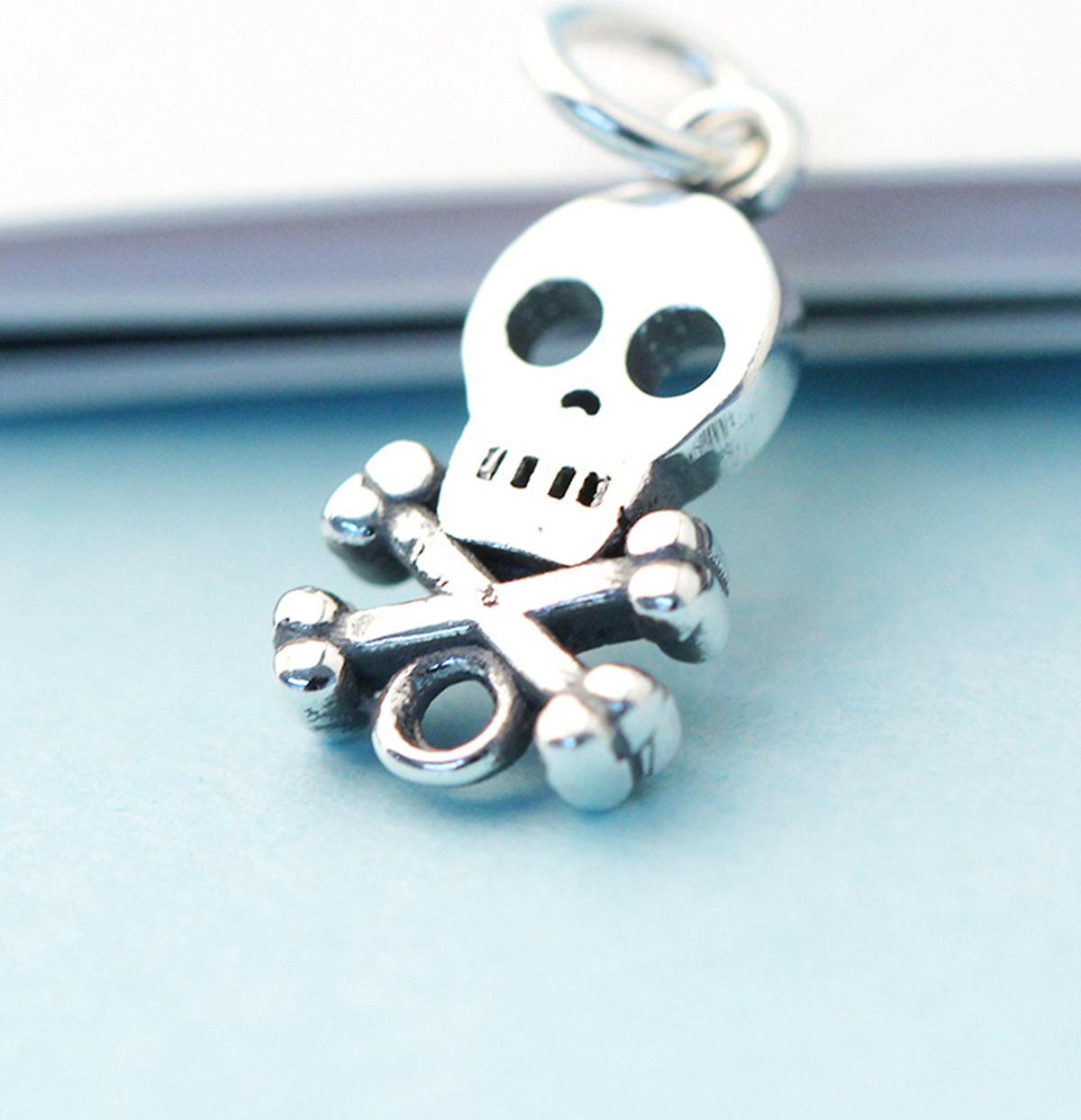 Combo 2 charm bạc hình đầu lâu xương chéo treo - Ngọc Quý Gemstones