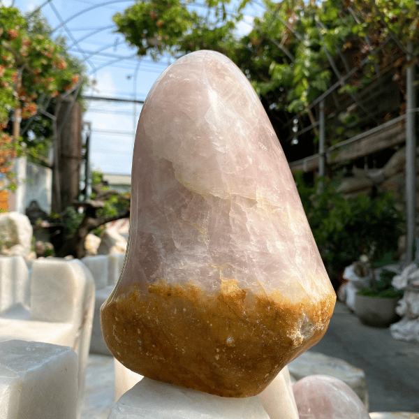 Núi đá thạch anh hồng NHASAN T708, nặng 5.6kg, kích thước: cao 21cm x ngang 16cm x dày 13cm