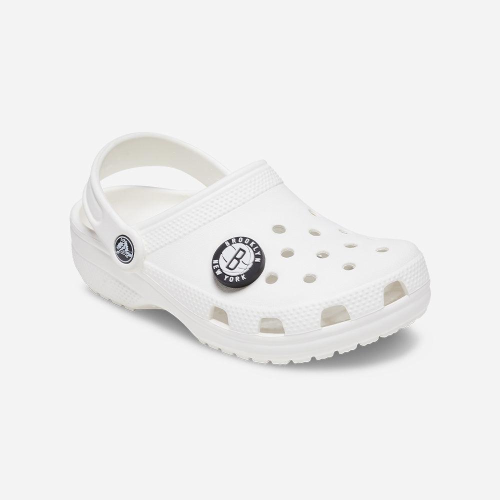 Huy hiệu jibbitz Crocs Nba Brooklyn Nets - 10011887