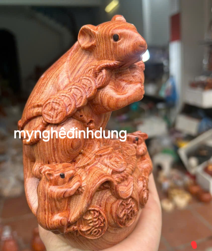 Tượng chú chuột mẹ  con bằng gỗ hương đá cao 15x9x9cm
