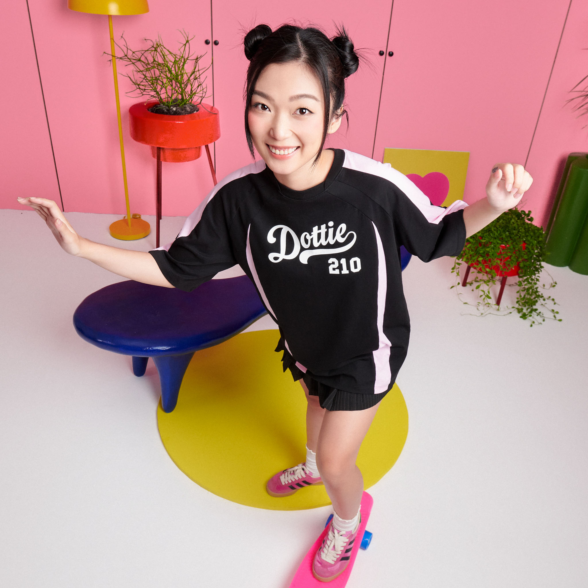 DOTTIE - Áo thun phối màu kiểu thể thao - Đen - T0812