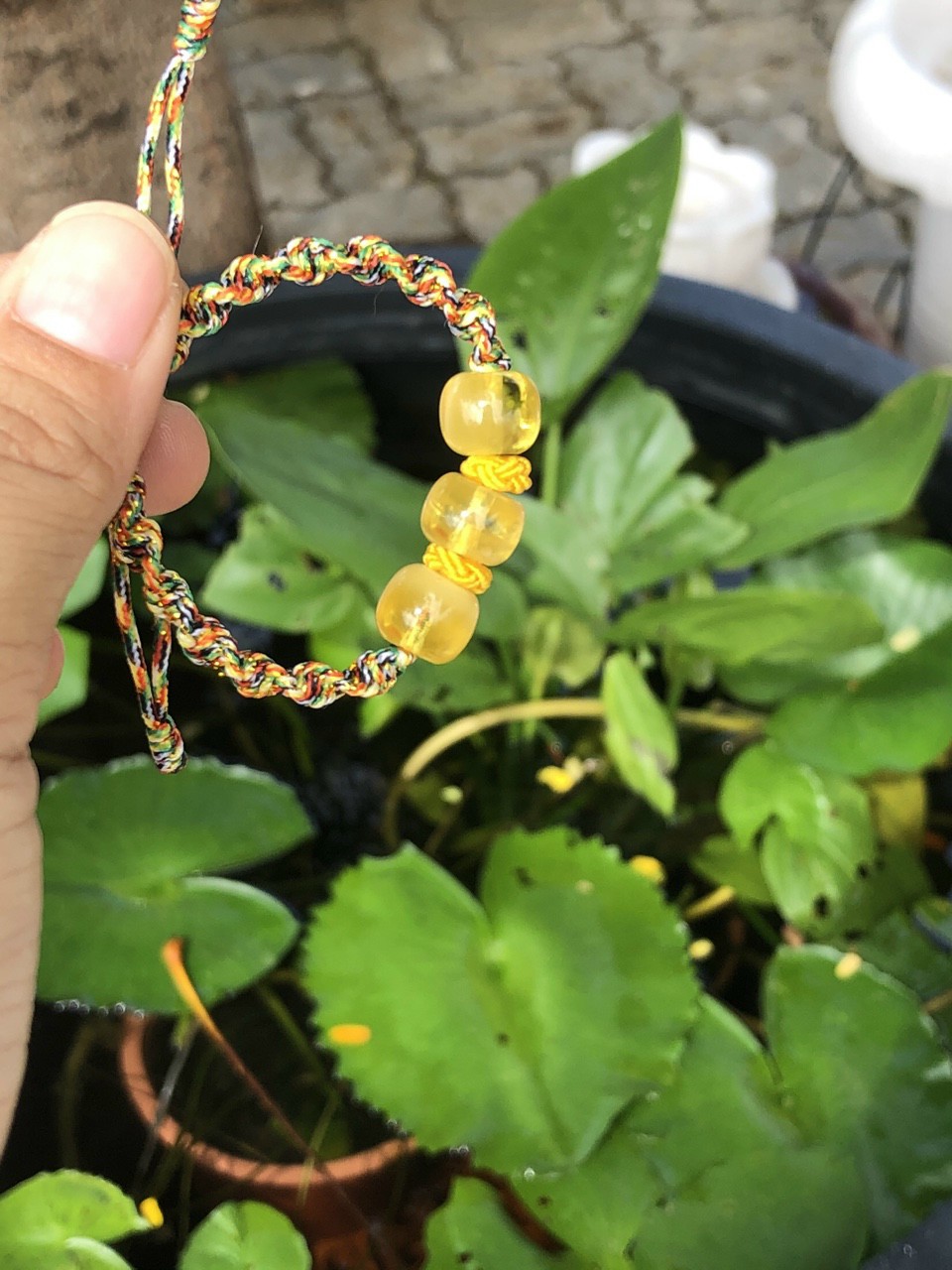 Vòng tay Hổ Phách mật lạp tết dây ngũ sắc cho bé