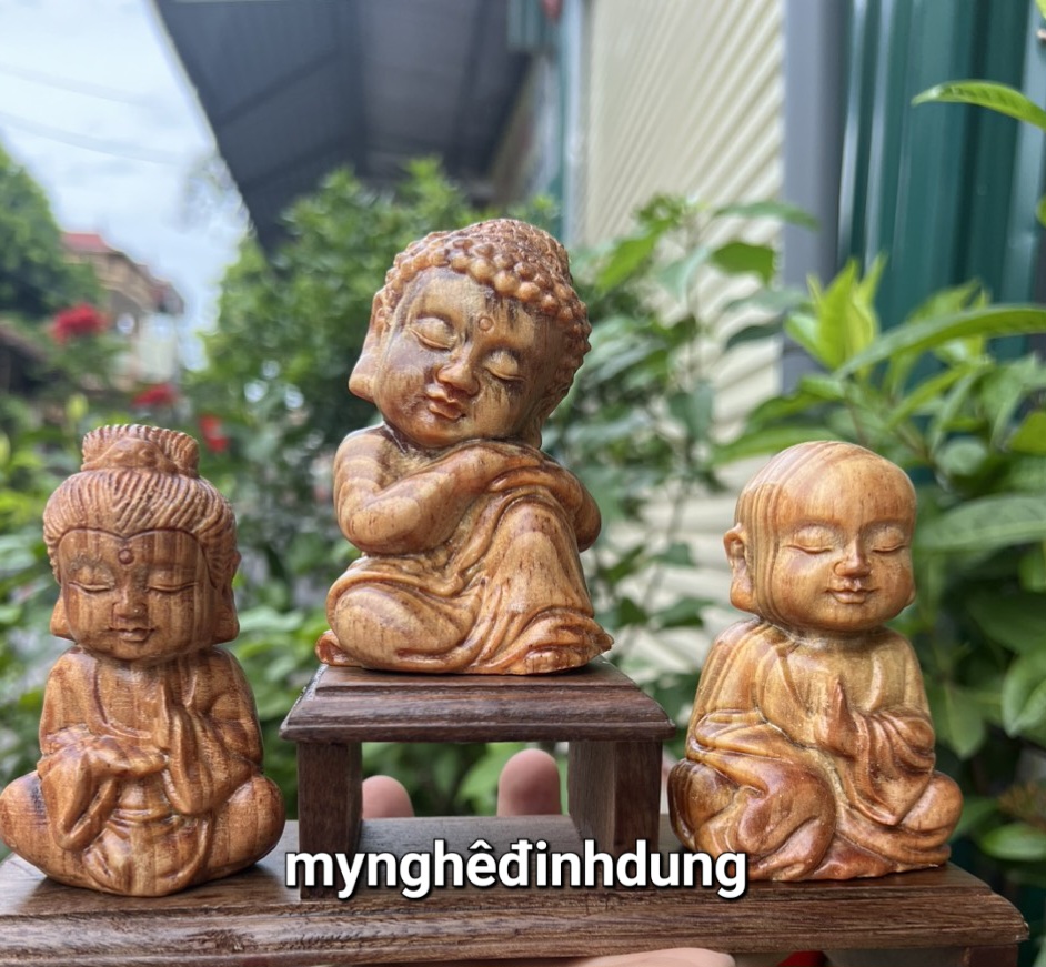 Bộ tượng tam tâm bằng gỗ huyết long mọng dầu cao 9x8x6cm +thêm kệ chân đế