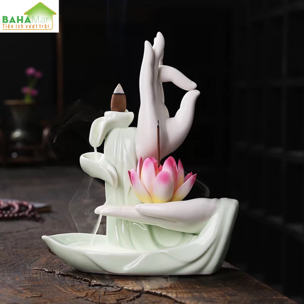 LƯ HƯƠNG TRẦM THÁC KHÓI CHẢY NGƯỢC BÀN TAY PHẬT GIÁO TRÁNG MEN NGỌC "BAHAMAR" được sản xuất với chất liệu gốm sứ tráng men ngọc, cổ điển và tinh tế.