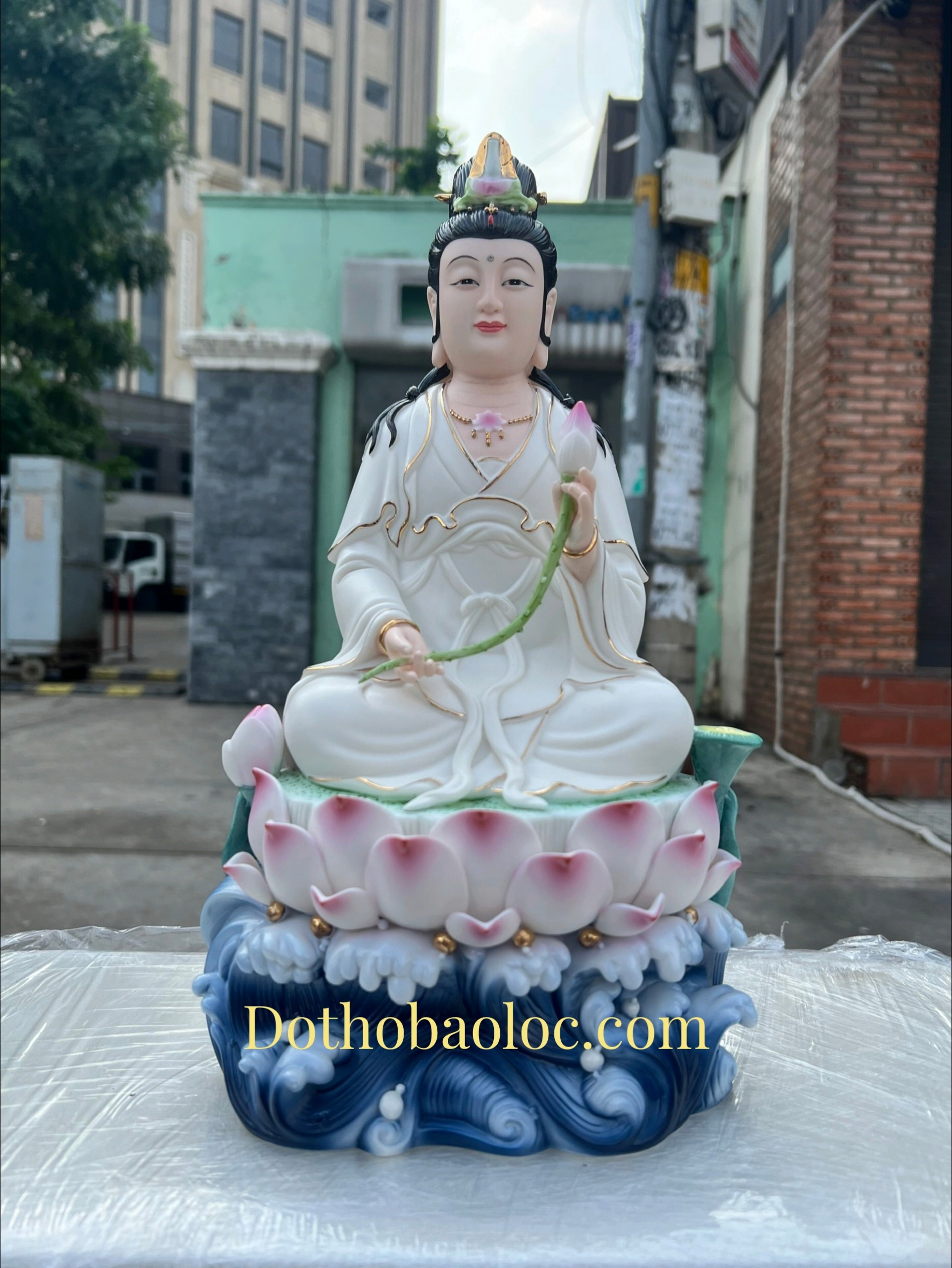 Tượng Đại Thế Chí cao cấp bằng sứ đế xanh cao 32cm