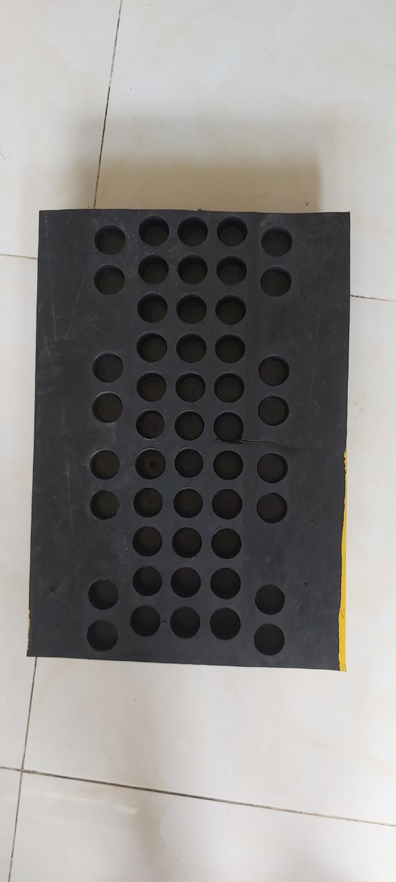 Gờ Giảm Tốc Cao Su Cao 5cm x Rộng 35cm x Dài 50cm có đủ phụ kiện