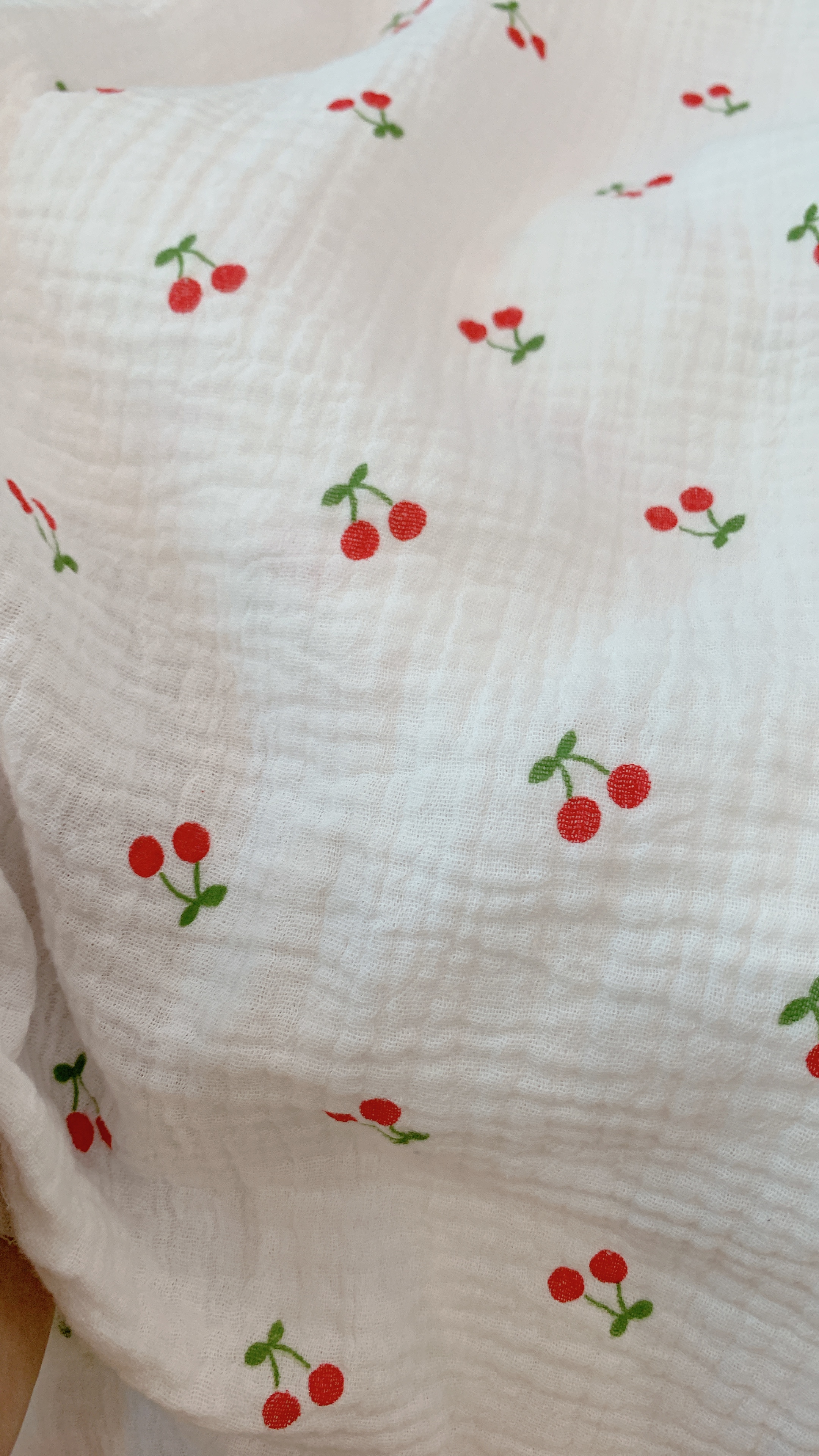 Vải xô muslin 2 lớp hình cherry  nền trắng tinh