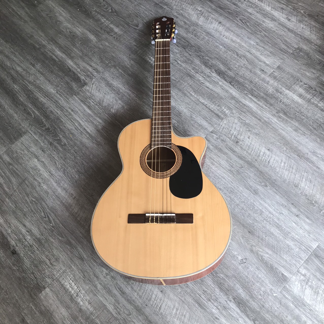 Đàn guitar classic gỗ nguyên tấm có ty chống cong - GTSVSG âm bao ấm