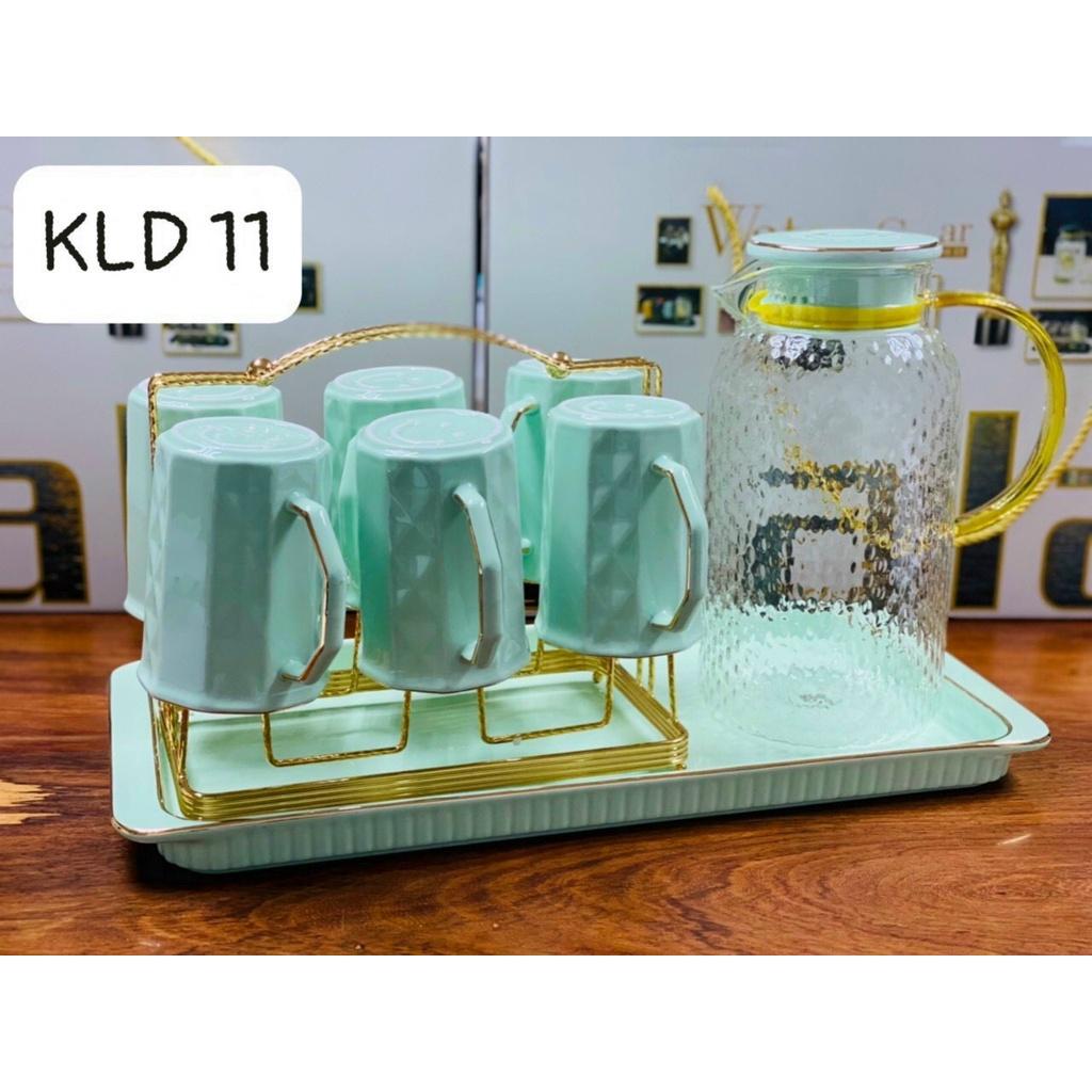 Bộ bình đựng nươc suống thủy tinh kèm 6 cốc, khay sứ và giá úp cốc màu xanh ngọc