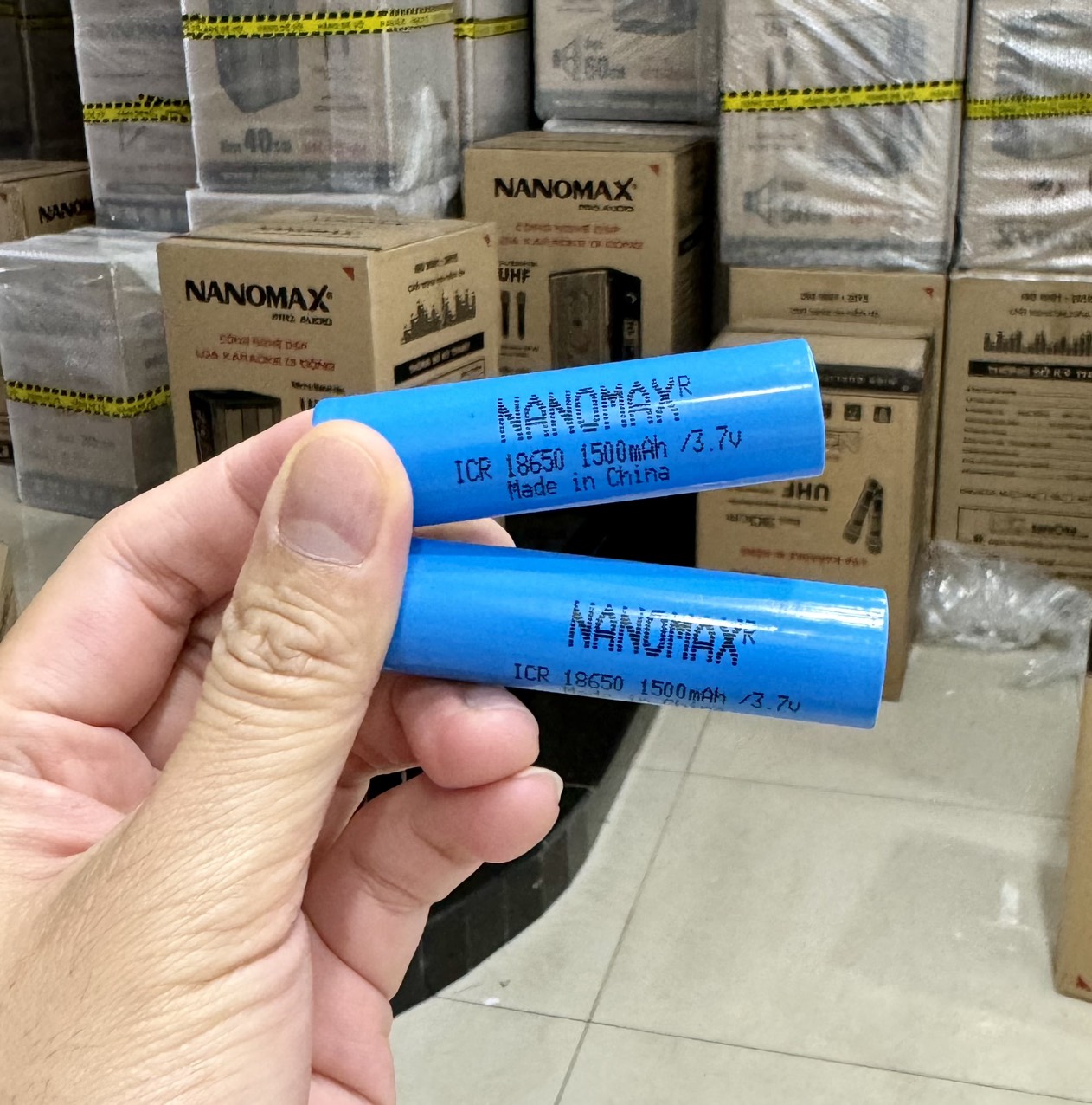 Pin Sạc Nanomax ICR 18650 Dung Lượng 1500mAh 3.7v Cho Loa Kéo Quạt Mini Đèn Pin Tông Đơ Sạc Dự Phòng Hàng Chính Hãng